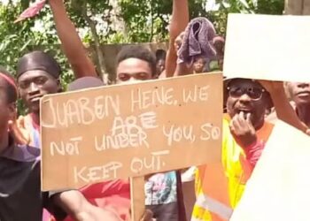 A/R: Angry Sarfo Youth demonstrate against Council of State Chairman takeover of lands