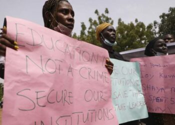 Nigeria kidnappers free 27 college students
