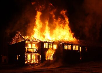 A/R: Fire destroys wooden structures in Krofrom