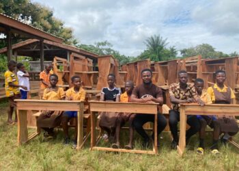 Reg. Minister donates 60 desks to Asiedukuma Basic Sch after students were captured sitting on blocks