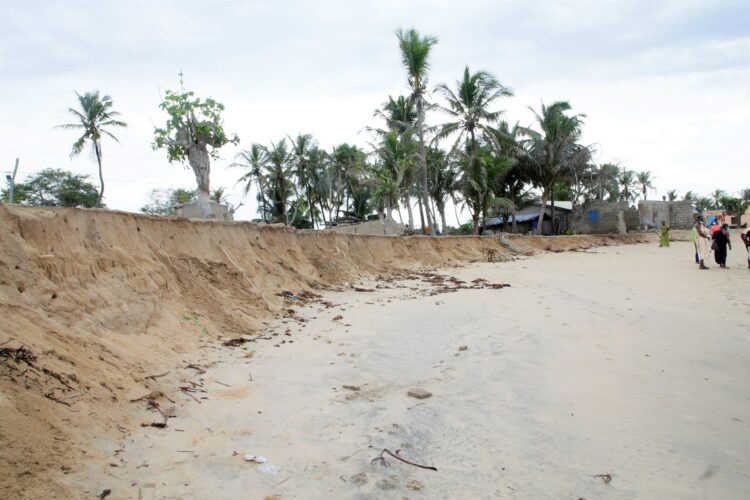 Gov’t to construct sea defence walls at Ketu South