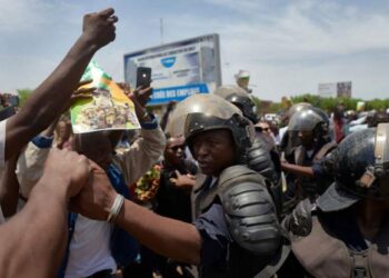 African Union suspends Mali and warns of sanctions