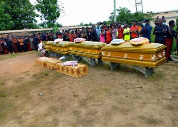 C/R: 7 victims electrocuted at Amanfrom laid to rest