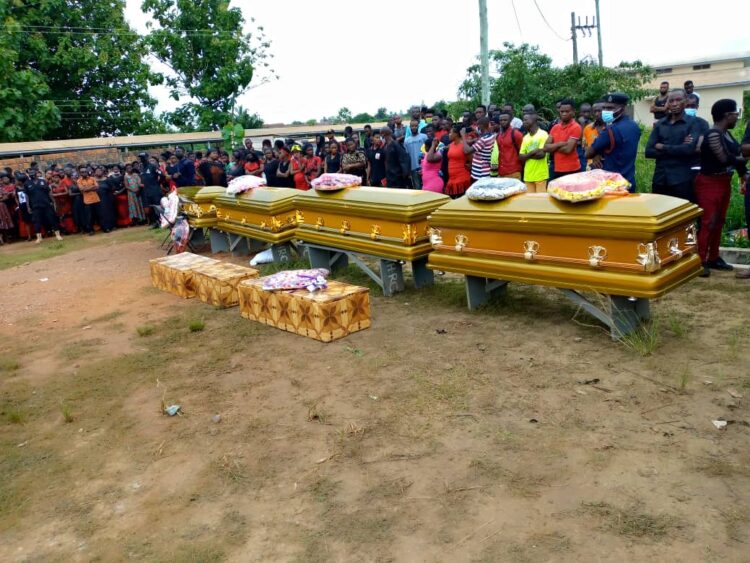 C/R: 7 victims electrocuted at Amanfrom laid to rest
