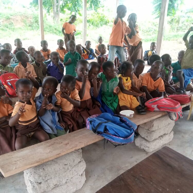 C/R: No desk for Twifo Kotokye D/A school kids