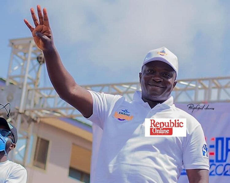 Bryan Acheampong honored for championing cause of teachers in Eastern Region