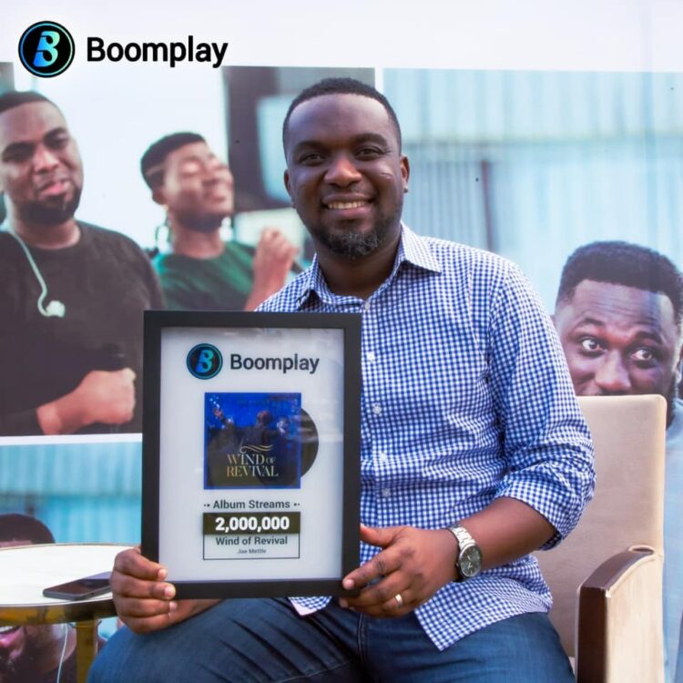 Joe Mettle receives Boomplay award for Wind of Revival