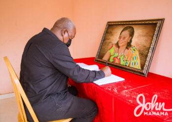 Ex-President John Dramani Mahama signs book of condolence for late Ama Benyiwa Doe