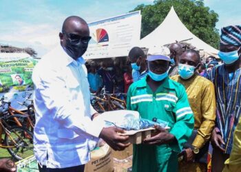 Achubunyo Community gets fighting equipment to curb bush fires