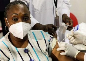 Nigeria to bar unvaccinated civil servants from offices