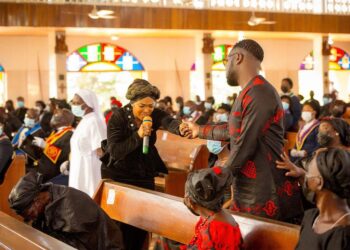 PHOTOS: Ghanaian celebrities support Reggie Zippy at mother’s funeral
