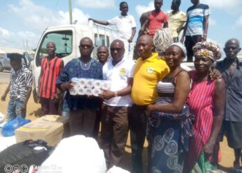 V/R: Parliamentary staff donate to the people of Dzita