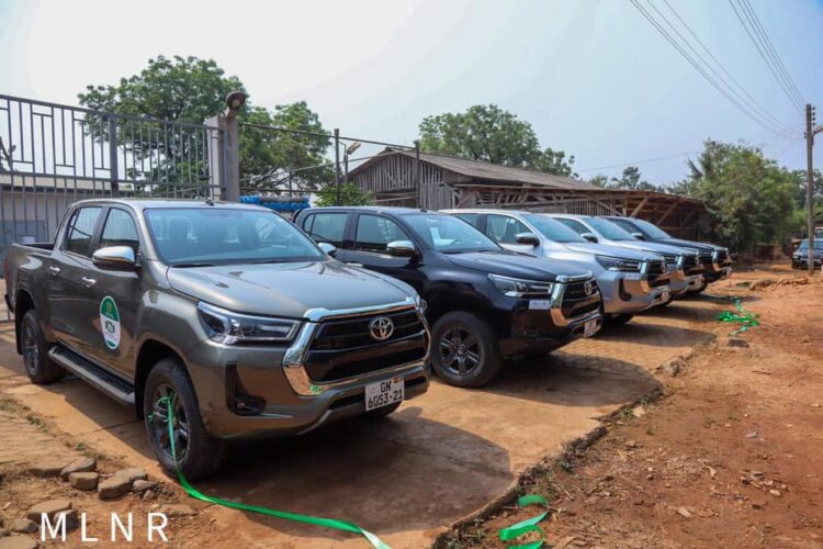 Lands Ministry hands over vehicles to GFIP for project operational activities