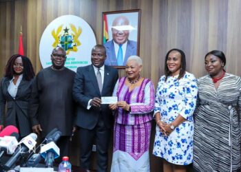 Lands Minister donates GH¢20k to Apiate Support Fund