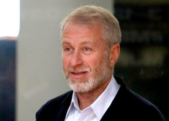 UK freezes assets of Abramovich