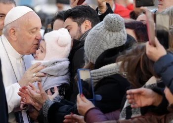 Court rules children should have surnames of both parents