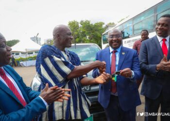 Veep Bawumia hands over 75 buses, 5 pickups to some selected Senior High Schools