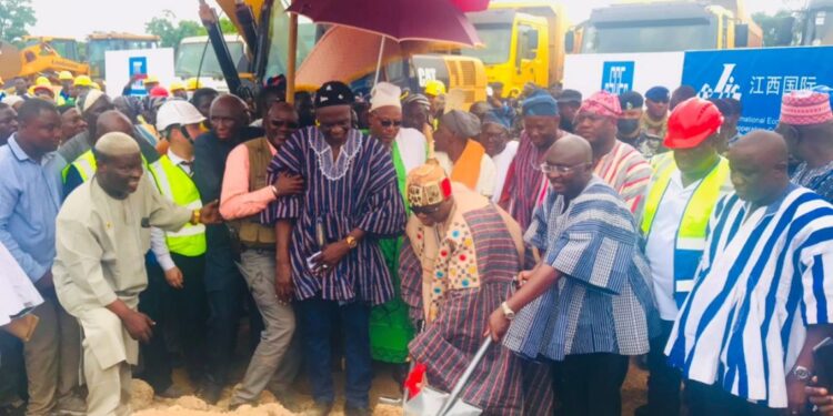 Bawumia cuts sod for construction of Tamale-Yendi and Yendi-Zabzugu-Tatale roads
