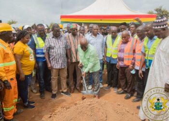 Akufo-Addo cuts sod for dualisation of Yendi town roads