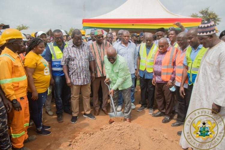 Akufo-Addo cuts sod for dualisation of Yendi town roads