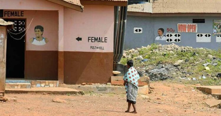 C/R: Public Toilet caretaker pours faeces on customer over 50 pesewas
