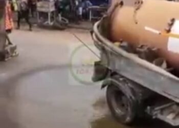 VIDEO: Toilet leaks after truck rams into car tyre shop at Kokompe