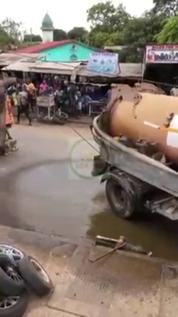 VIDEO: Toilet leaks after truck rams into car tyre shop at Kokompe