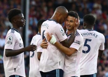 Arsenal squash Bournemouth to lead EPL table