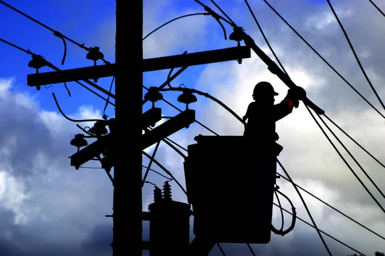 A/R: Suspected thief gets shocked by live power cables
