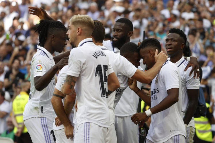 Real Madrid beat Mallorca to cling top of La Liga