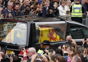 Queen Elizabeth’s coffin taken through Edinburgh