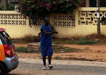 Prisoner let loose as he directs traffic for cash