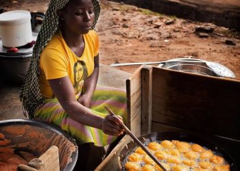 ‘Bofrot’ sellers demonstrate over high cost of cooking oil