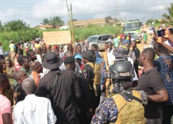 E/R: Youth of Nyamekrom demonstrate over poor nature of roads