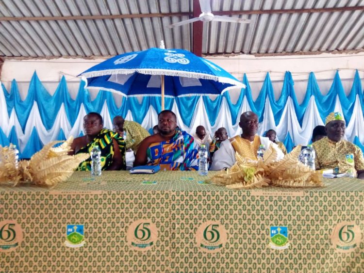 E/R: Outgoing St. Peter’s SHS Head receive support from Nana Owiredu Wadie