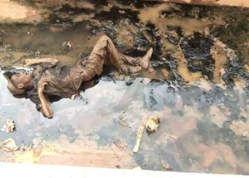 E/R: Unidentified man found dead in gutter near Kade Goil fuel station