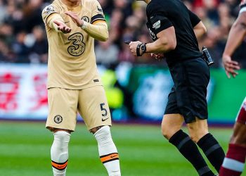 Chelsea held by West Ham as top four hopes fade