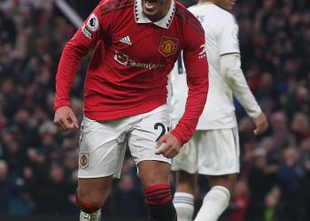 Sancho earns Man Utd point in thrilling Leeds draw