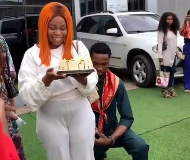 WATCH: Worst experience for boyfriend as girlfriend rejects his proposal in church