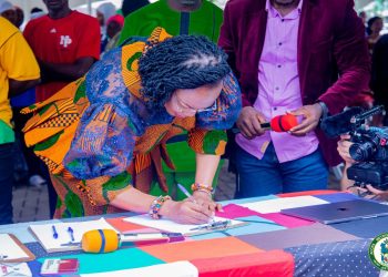 Mayor of Accra signs petition to push for extended fund to support markets in Accra