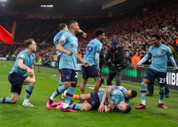 Burnley beat Middlesbrough to seal Premier League promotion