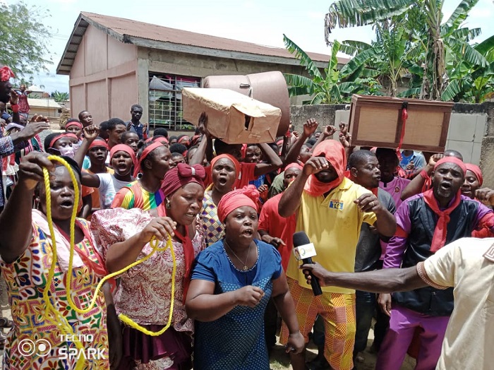 C/R: Parents threaten to invoke the wrath of river Pra on WAEC as it holds BECE results