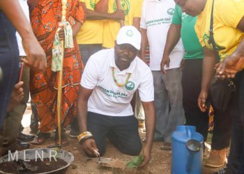 V/R: Togbega Gabusu VII commends Government’s Green Ghana initiative as he leads his subjects to plant