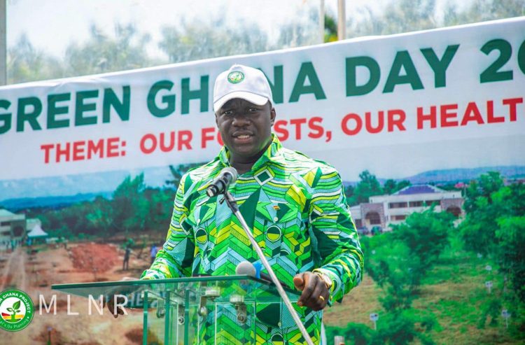 Lands Minister calls for practical ways to contribute in halting climate change