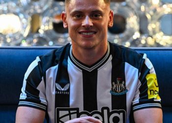 Newcastle sign winger Barnes from Leicester