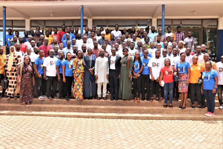 N/R: 100 Teachers trained in computer literacy