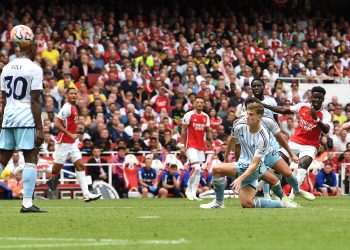 Superb Saka strike helps Arsenal to win over Forest