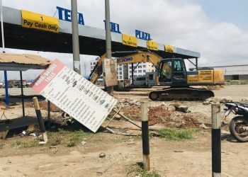 Ghana Highway Authority demolishes tollbooths on Accra-Tema Motorway