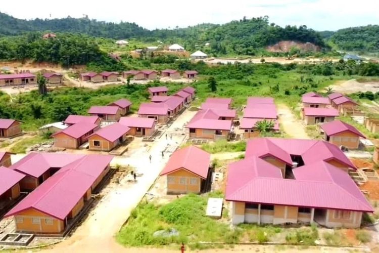 Deputy Lands Minister inspects progress of work on Apiate Reconstruction