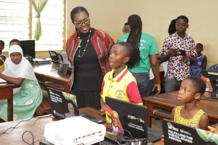 E/R: Communications Minister pays working visit to Girls-In-ICT Training Centers